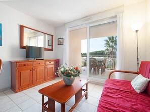 TV - Bright apartment 6 people, close to the sea (Agde)
