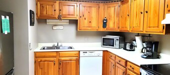 Official Seasons RMC Condo 18D - 2 bedrooms - sleeps 4 - No Fees