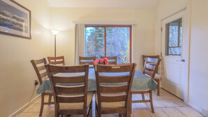 Dining - Official Seasons RMC Condo 19H - 2 bedrooms + loft - sleeps 8 - No Fees (Bartlett)
