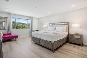 7 quartos, escrivaninha, ferros/tábuas de passar roupa