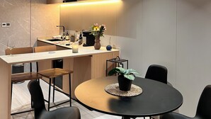 Rumah Deluks, pemandangan kebun, tepi gunung | Dapur pribadi