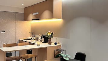 Deluxe House, Garden View, Mountainside | Dapur peribadi | Peti sejuk mini, pembancuh kopi/teh