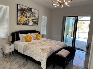 3 chambres, bureau, fer et planche à repasser, lit parapluie