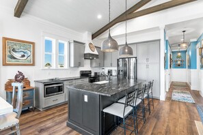 Fridge, microwave, dishwasher, coffee/tea maker - Breezin at 19406 FBR (Panama City Beach)