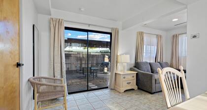Cactus Casita: Large Yard, Pet-Friendly, 2 mi from UofA & Banner