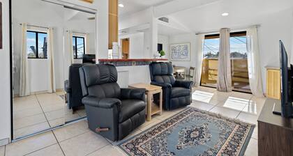 Cactus Casita: Large Yard, Pet-Friendly, 2 mi from UofA & Banner