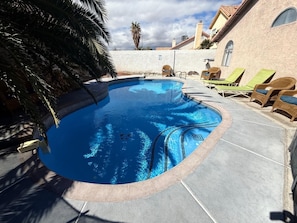 Pool - Sunny Pool Retreat-Sleeps 11* RV Parking (North Las Vegas)