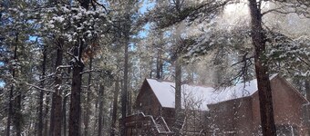 Views! In The Pines. Custombuilt, 2-bdrm home, privacy. 3 miles to town.