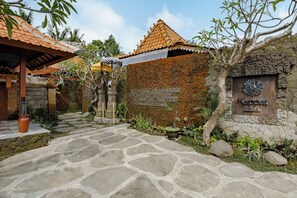 Free self-parking - Kappat Ubud Villa (Ubud)