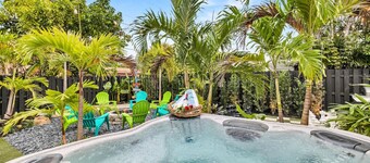 Tropical Bliss 15 Min to Beach