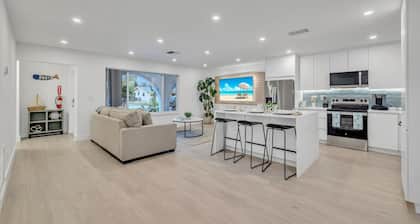 Tropical Bliss 15 Min to Beach