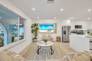 Unclassified image, 5 of 32, button