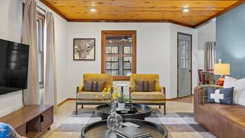 Smart TV, fireplace, table tennis