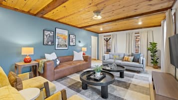 Smart TV, fireplace, table tennis