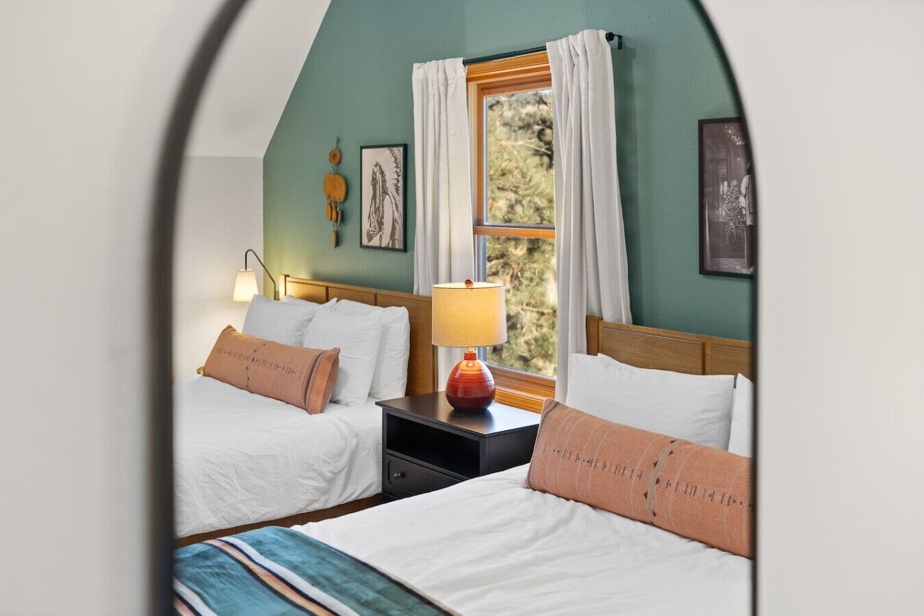 3 bedrooms, desk, iron/ironing board, travel crib