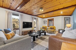 Smart TV, fireplace, ping pong