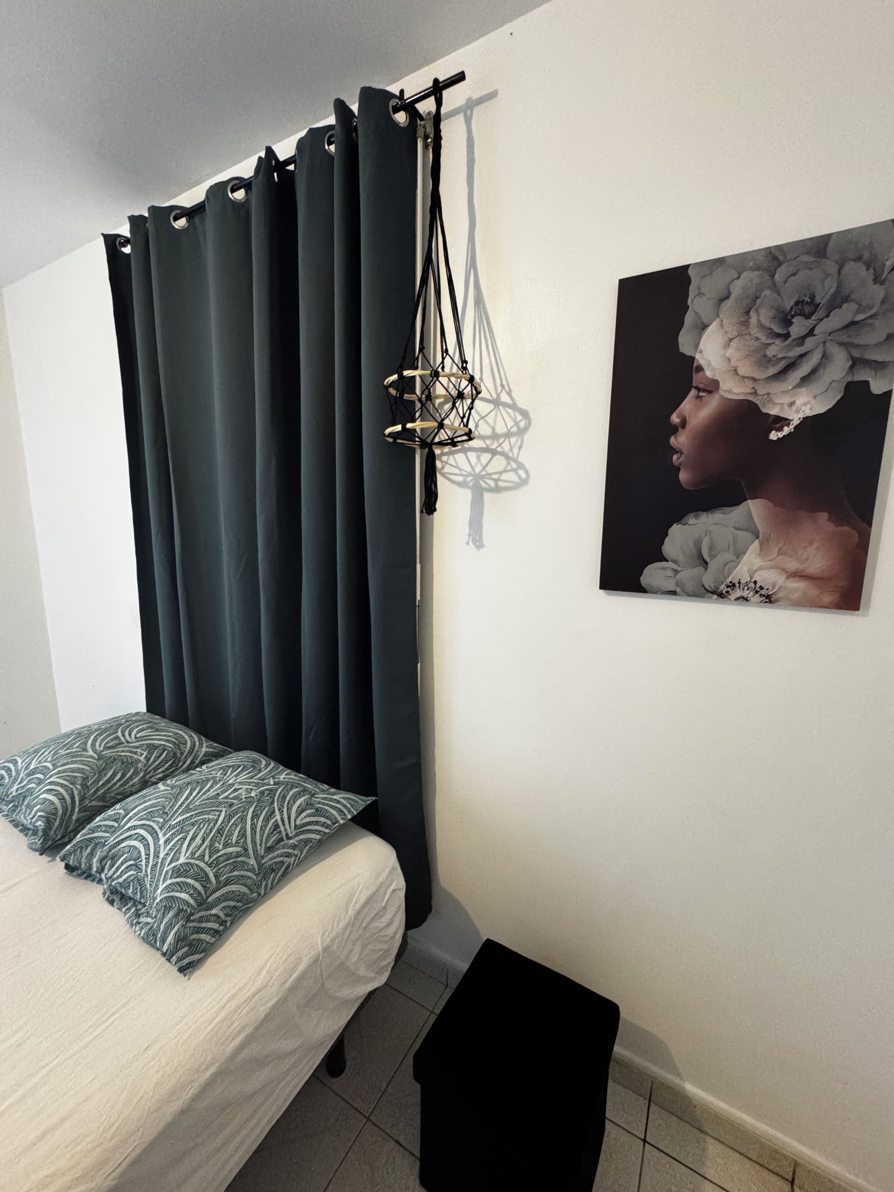 3 bedrooms, bed sheets