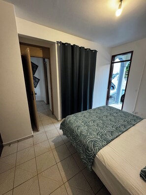 3 bedrooms, bed sheets