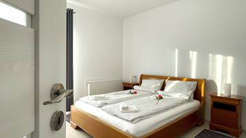 1 habitación, tabla de planchar con plancha, wifi gratis y ropa de cama