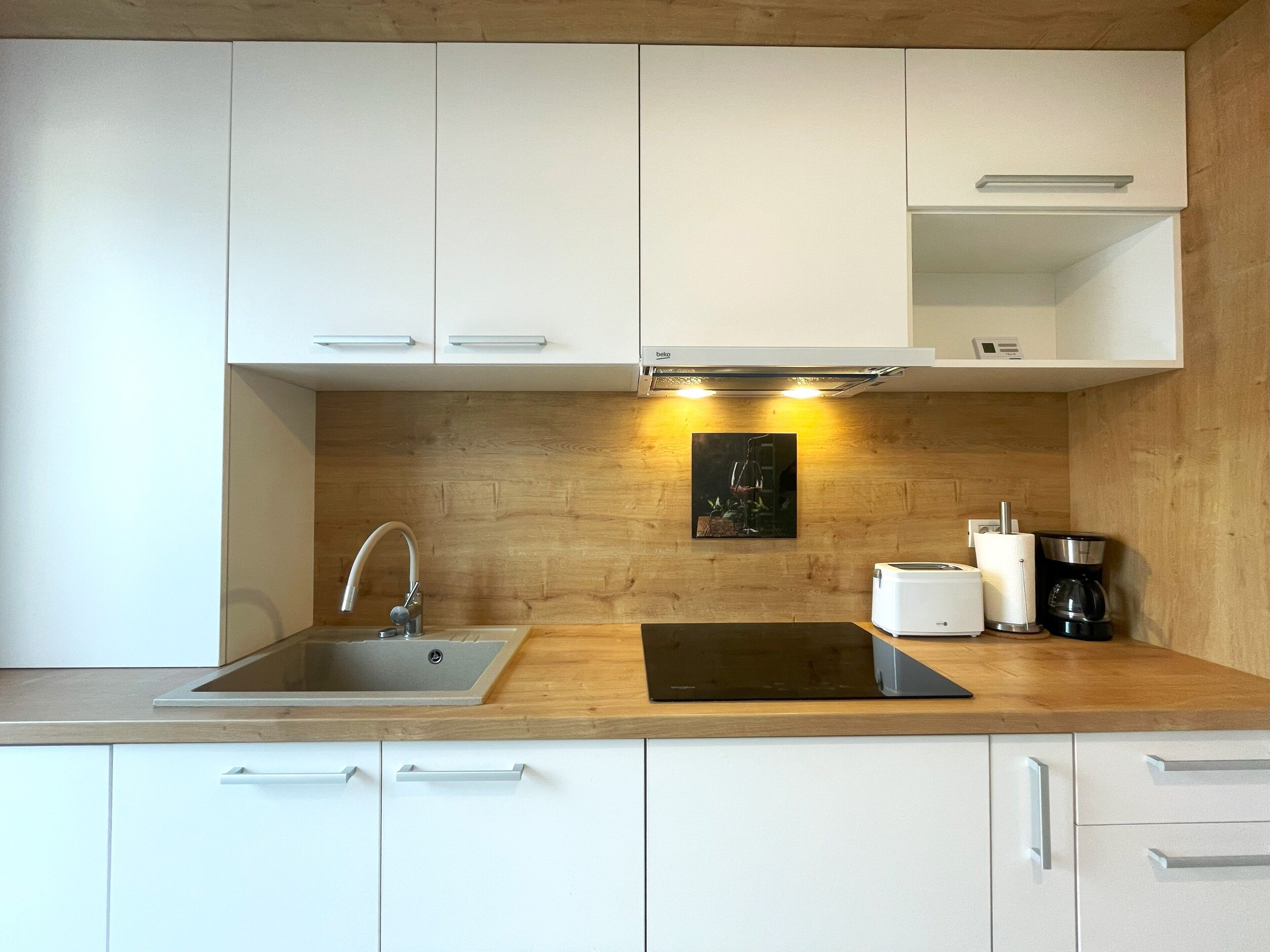 Fridge, stovetop, coffee/tea maker, toaster