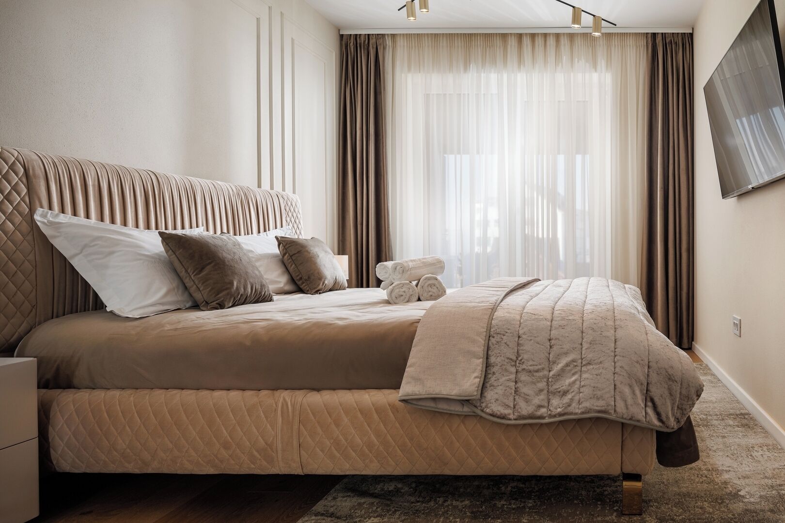 1 habitación, tabla de planchar con plancha, wifi gratis y ropa de cama 