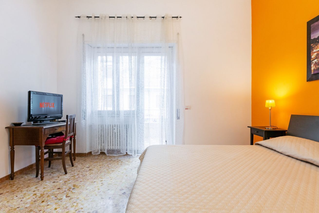 2 bedrooms, iron/ironing board, travel cot, WiFi