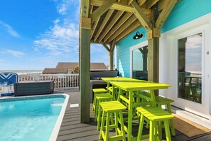 屋外ダイニングエリア