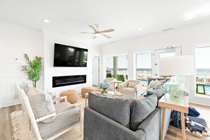 Smart TV, fireplace, video games, ping pong - New Construction-Beachfront-Private Pool, heat option-Hot Tub-Elevator-6BR 5.5BA (Oak Island)