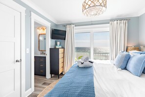 6 bedrooms, iron/ironing board, travel cot, WiFi - New Construction-Beachfront-Private Pool, heat option-Hot Tub-Elevator-6BR 5.5BA (Oak Island)