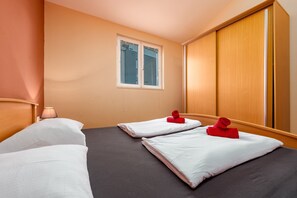 1 bedroom, free WiFi, bed sheets