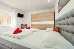 Free WiFi, bed sheets