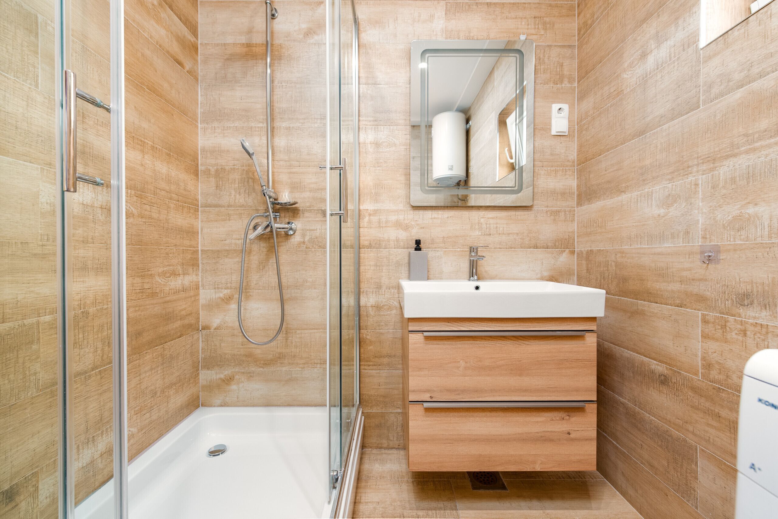 Dusche, Haartrockner, Handtücher