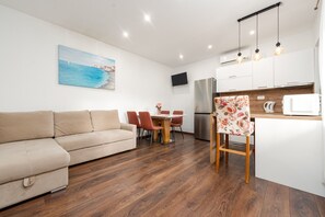 TV, mesa de pingue-pongue