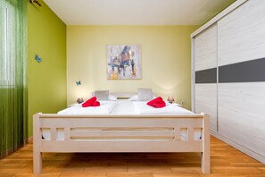 Free WiFi, bed sheets - Apartment Julia A4, 2+2 (Biograd na moru)