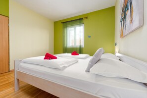 Free WiFi, bed sheets