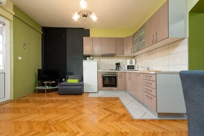 Réfrigérateur, micro-ondes, four, cafetière/bouilloire