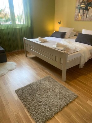 1 bedroom, free WiFi, bed sheets