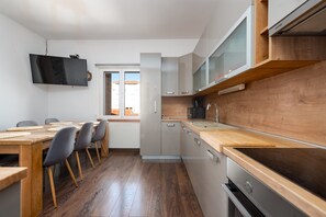 Fridge, microwave, oven, dishwasher