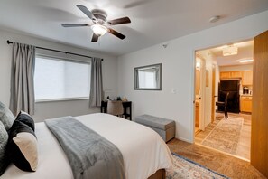 1 bedroom, desk, iron/ironing board, free WiFi - Minutes from Big Sky Slopes - Cute & Cozy Mountain Chalet (Big Sky)