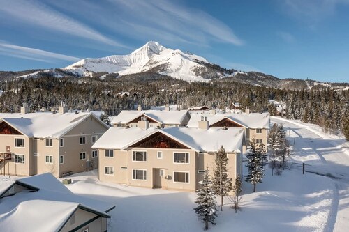 Minutes from Big Sky Slopes - Cute & Cozy Mountain Chalet