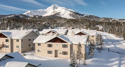 Minutes from Big Sky Slopes - Cute & Cozy Mountain Chalet