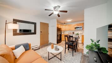 TV connectée, livres, médiathèque