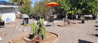Sun City home with spacious indoor and outdoor living area. 1 55+ adult required