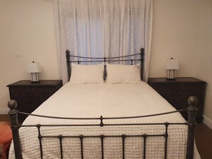 Iron/ironing board, Internet, bed sheets