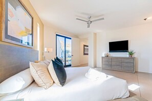 5 bedrooms, travel crib, free WiFi, bed sheets - Spectacular Resort-Style Oasis by Rather Be Properties (Palm Springs)