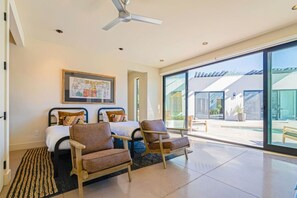 5 Schlafzimmer, Reisekinderbett, kostenloses WLAN, Bettwäsche