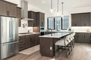 Frigorífic, microones, forn i placa de cuina 