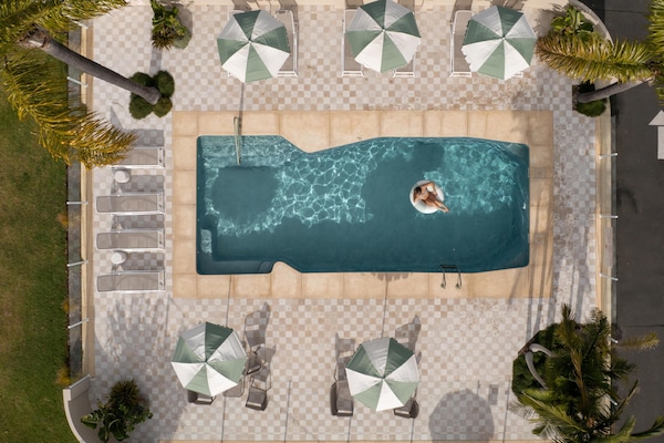 Kolam renang outdoor