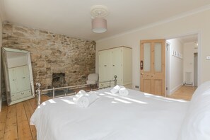 3 soverom, strykejern/-brett, wi-fi og sengetøy