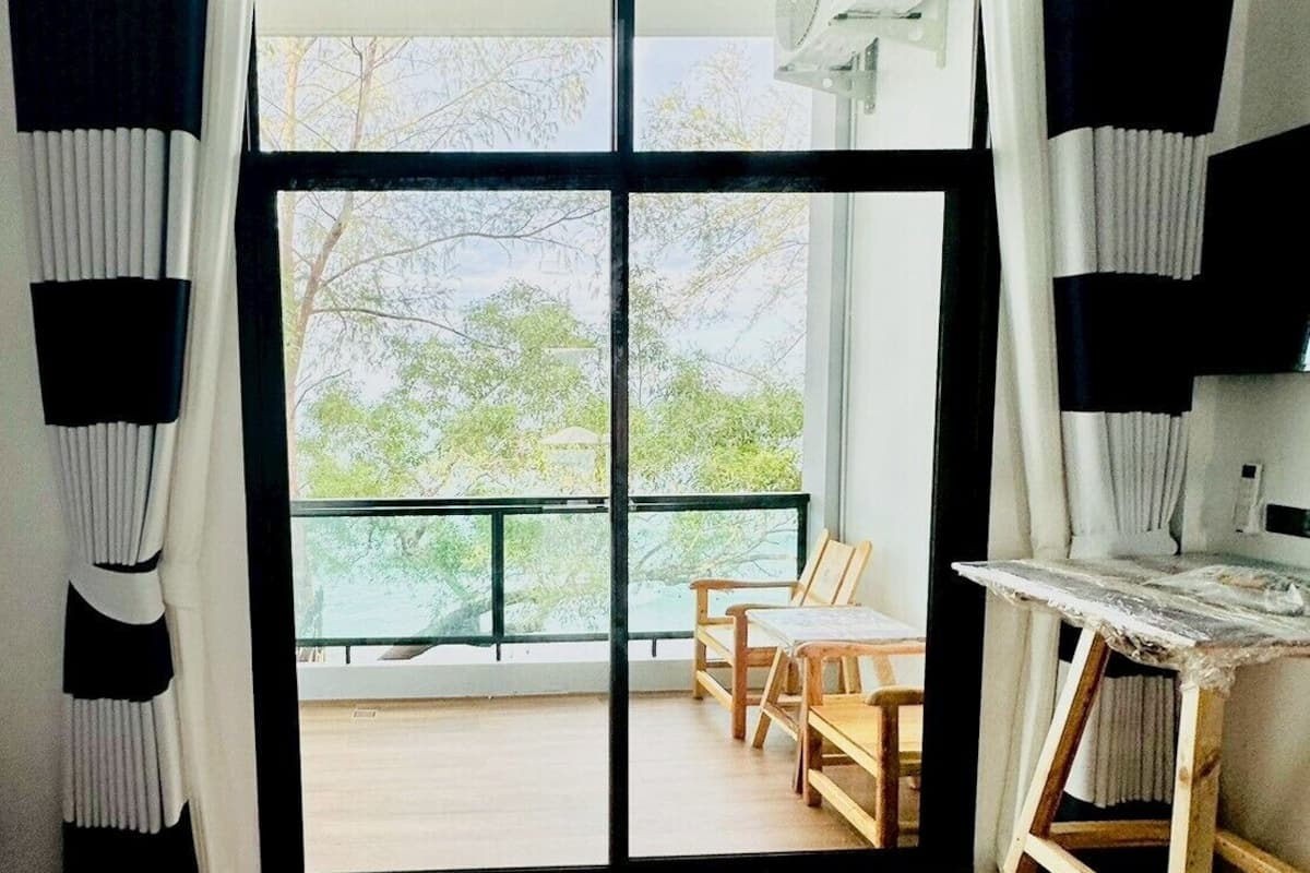 Basic Double Room, 1 King Bed, Air conditioning | Free WiFi, bed sheets